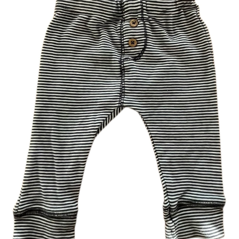 ❤️ 5 for $15! Carter’s Black & White Stripe Pants (6M)